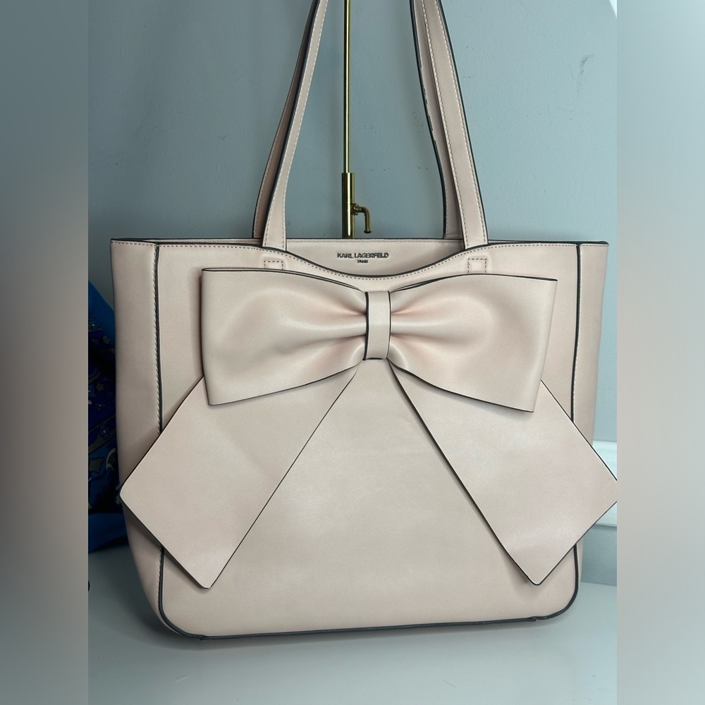EUC Karl Lagerfeld Tote no call outs